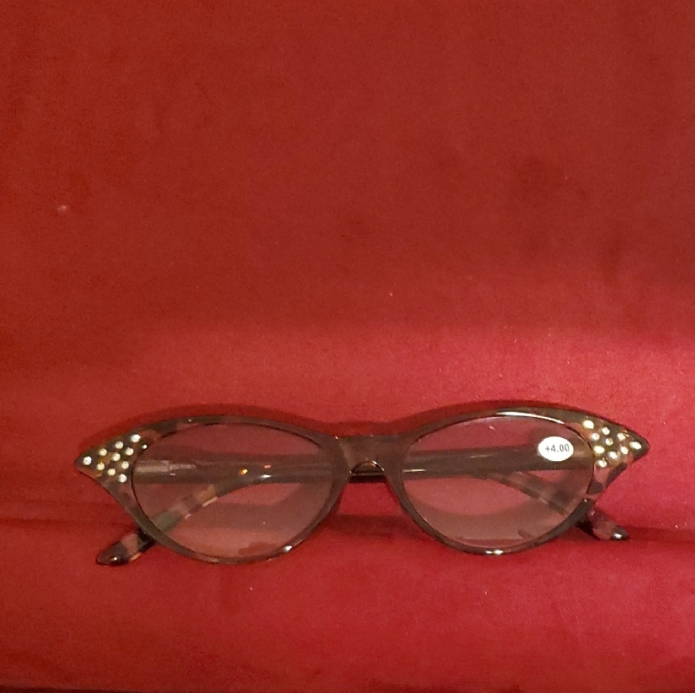 Brown Cat-Eye Sunglasses with Studs